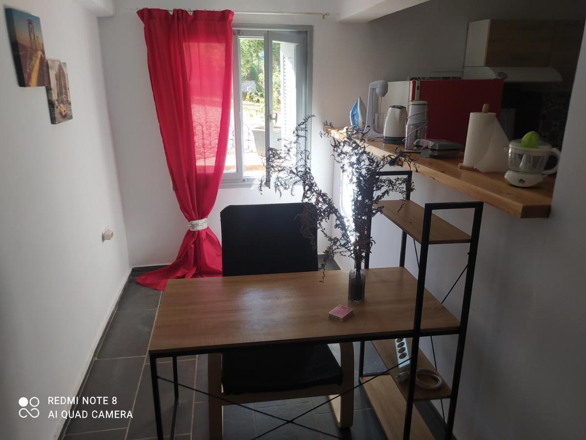 Simbas House Apartment Leonídion Екстериор снимка